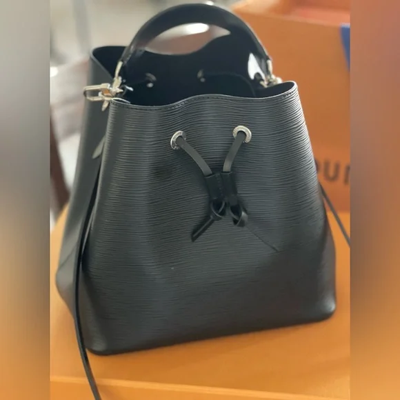 Louis Vuitton. Blk NeoNoe MM Epi. Mint, original box, - Picture 5 of 16